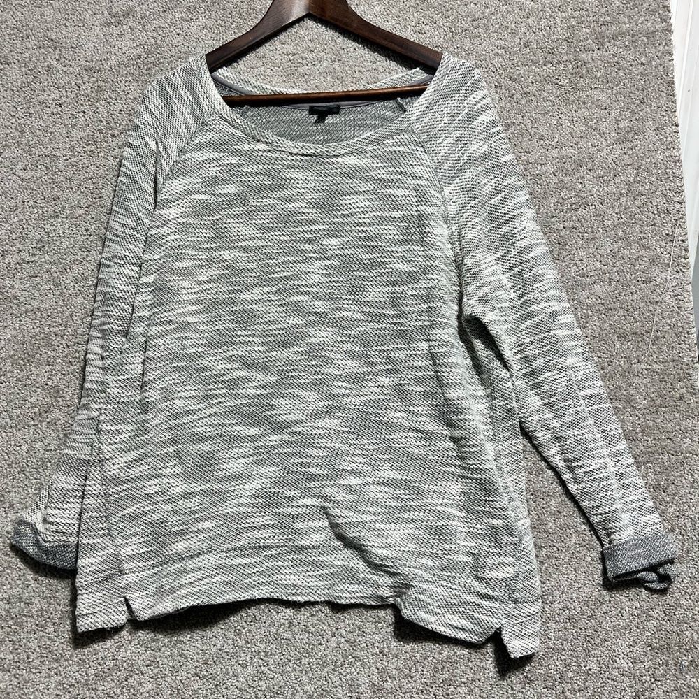 Hannah Woman’s Grey Gold White Sweater Size XL